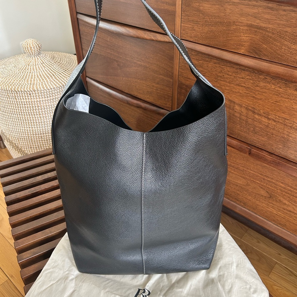 Banana Republic Slouchy Vida Tote Bag - Picture 2 of 9